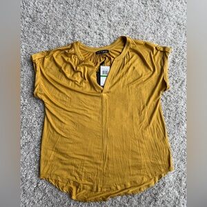 Cable & Gauge Short Sleeve V Neck Gold Blouse Size L